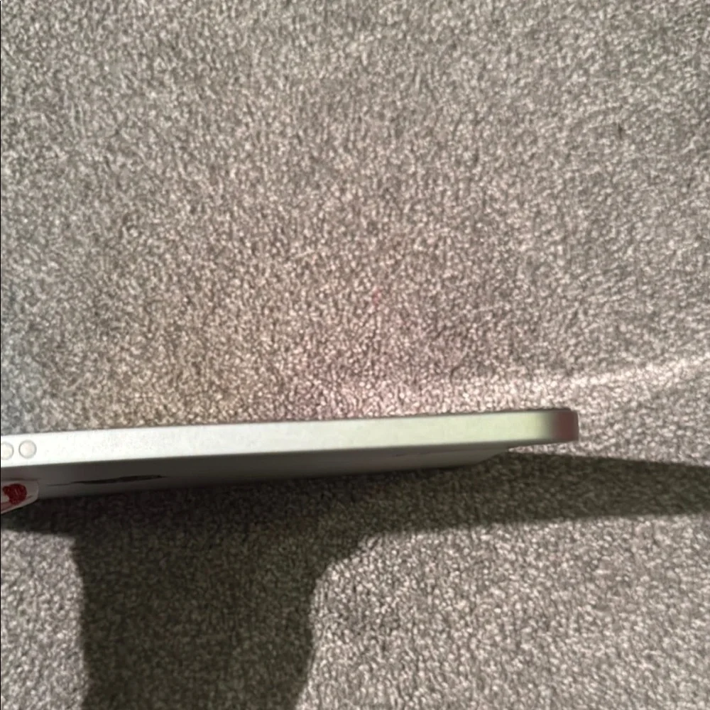 COPY - Apple Silver Ipad 10th gen